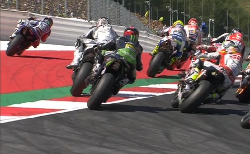 Выезд за пределы Red Bull Ring во 2-м повороте заставил Дирекцию MotoGP изменить разметку, чтобы снизить темп в секторе Выезд за пределы Red Bull Ring во 2-м повороте заставил Дирекцию MotoGP изменить разметку, чтобы снизить темп в секторе